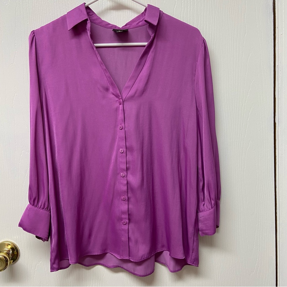 ☃️ Beautiful Worthington medium purple blouse with optional removable tie.